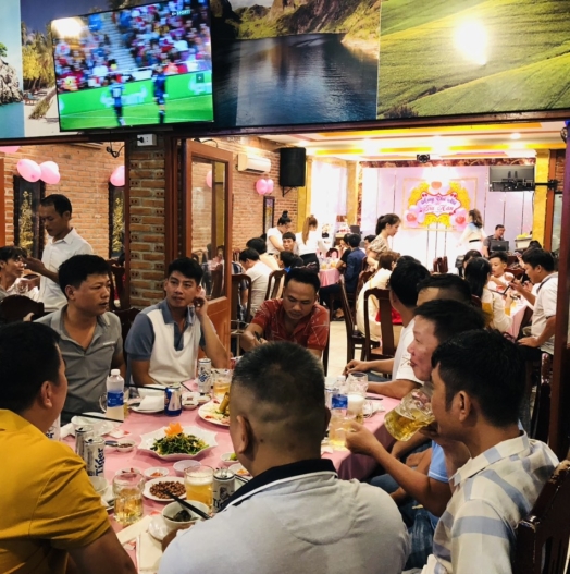 Nhà Hàng Cầu Trắng